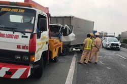 Tai nạn liên hoàn 5 xe trên cao tốc TP.HCM - Trung Lương khiến 2 người bị thương