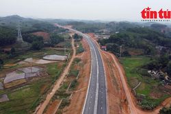 Việt Nam tiếp tục là điểm sáng về kinh tế - xã hội