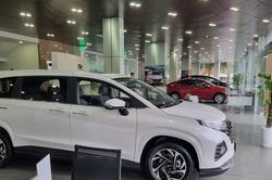 Đại lý ô tô vắng khách dù đang cao điểm mua sắm