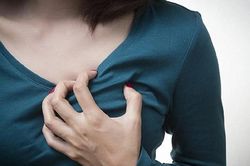 Phụ nữ có nguy cơ tử vong vì đau tim gấp đôi nam giới