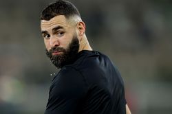 Cựu HLV PSG: 'Benzema hối hận vì sang Saudi Arabia'