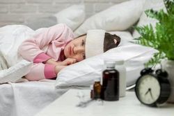 Con mắc cúm, cha mẹ nên chăm sóc thế nào