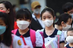 Trung tâm ngoại ngữ, tin học không được thu học phí dài hạn