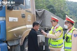 Tăng cường tuần tra, xử lý nghiêm vi phạm trên tuyến Quốc lộ 7