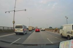 Nguyên nhân khiến nhiều ôtô bị thủng lốp khi lưu thông qua cầu Thanh Trì