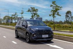 Đánh giá Hyundai Custin: Tân binh phân khúc xe đa dụng cỡ trung