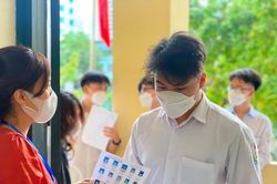 Xét tuyển đại học bằng học bạ: Bỏ hay duy trì?