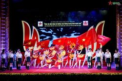 Chuyên nghiệp hóa lý luận, phê bình văn học nghệ thuật