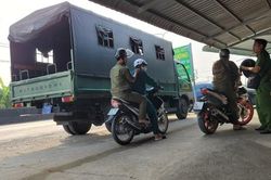 Cảnh sát chốt chặn nhiều tuyến đường, truy bắt nghi can giết người cướp của ở TPHCM