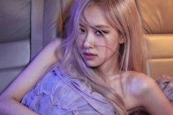 Bí quyết giúp bạn có đôi chân thon đẹp hơn Rosé (BlackPink)