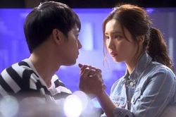 Đám cưới vừa kết thúc, mẹ chồng tôi nằm lì trong phòng ấm ức khóc, để rồi khi bà bộc bạch lý do thì tôi sửng sốt
