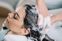 Thời điểm gội đầu dễ đột quỵ nhất trong ngày lạnh, dù bẩn cũng tuyệt đối tránh