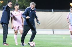 Asian Cup 2023: Khi HLV Troussier cần đến vận may