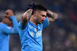 Napoli tiếp tục trượt dài trên hành trình bảo vệ ngôi vua Serie A