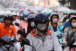 Cửa ngõ sân bay Tân Sơn Nhất kẹt cứng sáng đầu tuần vì tai nạn 2 xe máy