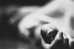 Người phụ nữ tử vong trong phòng ngủ với nhiều vết thương trên cơ thể