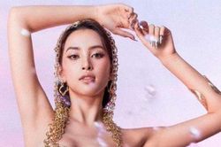 Mỹ nữ 'nghìn năm có một' khoe dáng với váy xuyên thấu