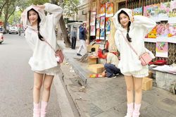 Ái nữ nhà Quyền Linh khoe vẻ đẹp đời thường giữa phố phường thủ đô