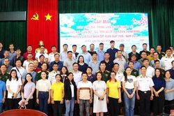 Bộ Tư lệnh Vùng 2 Hải quân gặp mặt đoàn công tác, phóng viên thăm, chúc Tết trên biển