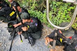 Vạch từng mét rừng tìm kiếm hung thủ giết người cướp tài sản