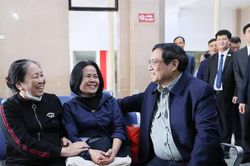Thủ tướng Phạm Minh Chính kiểm tra công tác phục vụ hành khách tại ga Hà Nội