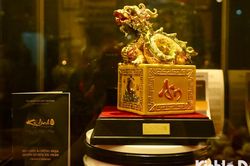 Cận cảnh quy trình sản xuất ấn Rồng dát vàng phục vụ Tết Giáp Thìn 2024
