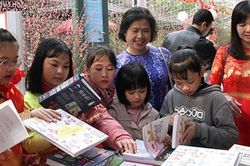 Góc nhìn 365: Quà Tết và quà sách