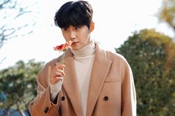 Nam thần 'Điệu Cha-cha làng biển' Kim Seon Ho tổ chức fanmeeting tại Việt Nam