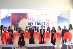 Trường ĐH Nghệ thuật trao học bổng, vé xe về quê ăn Tết cho sinh viên