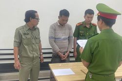 Mâu thuẫn khi đánh bài uống nước, nam thanh niên lấy kiếm chém người