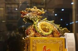 Siêu phẩm ấn Rồng dát vàng của nghệ nhân Bát Tràng 'trình làng' đón Tết