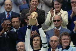 Những khoảnh khắc làm nên sự vĩ đại của Franz Beckenbauer