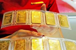 Vàng thế giới rơi về mức thấp nhất 3 tuần, trong nước lình xình quanh vùng 74 triệu đồng