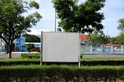 Cần làm mới các bảng nội quy công viên