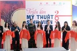 Gần 100 tác phẩm tham gia triển lãm mỹ thuật sinh viên