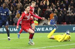 Bỏ lỡ cơ hội khó tin, Chelsea gục ngã trước đội hạng 2 ở bán kết Cúp Liên đoàn Anh