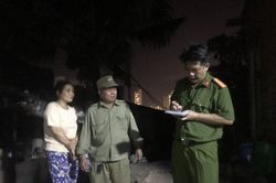 Ngăn chặn đám cháy trên núi Cô Tiên lan xuống khu dân cư
