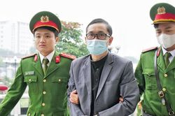 Đối đáp trong vụ án Việt Á: Viện kiểm sát nhắc đến tin nhắn 'đếm tiền mòn vân tay'