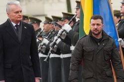 Tổng thống Ukraine bất ngờ thăm nước thành viên NATO