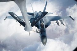 Biển Đỏ tiếp tục 'nóng', hải quân Mỹ, Anh bắn hạ 21 UAV và tên lửa của Houthi