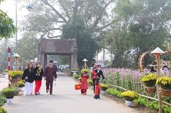 Trải nghiệm 'Tết làng Việt' ở Làng cổ Đường Lâm