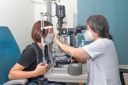 Bệnh viện Mắt Hà Nội 2 tổ chức hội thảo 'Các bệnh lý giác mạc và Kiểm soát cận thị'