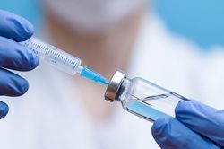 Vòng ba mưng mủ sau 4 năm tiêm filler