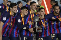 Nhận định Barcelona vs Osasuna (02h00, 12/1): Kỉ nguyên lộn xộn mới của Barca