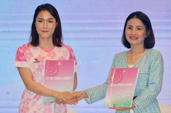 Vợ tay vợt Tiến Minh lên ngôi với 'Thời của Trang'