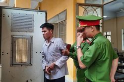 Gã con rể cầm dao đâm cha vợ trọng thương