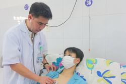 Cứu sống nam sinh bị đứt lìa phế quản gốc của phổi trái