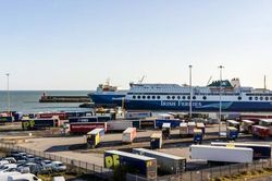 Bộ Ngoại giao xác minh thông tin 3 người Việt nhập cư trong container ở Ireland
