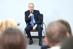 Tổng thống Putin: Sinh nhiều con đang trở thành 'mốt' ở Nga