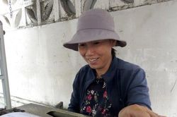 Chuyện người đánh máy chữ hiếm hoi nơi phố biển